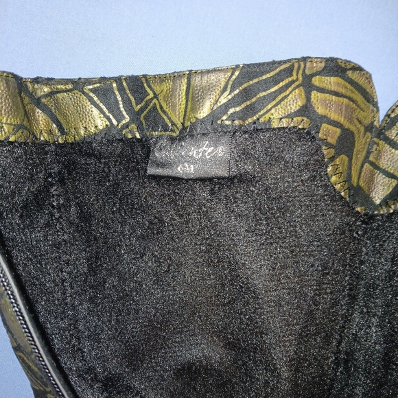 Pre-loved Caliente Black and Gold Suede Boots. Worn only 1 x. - Picture 8 of 10